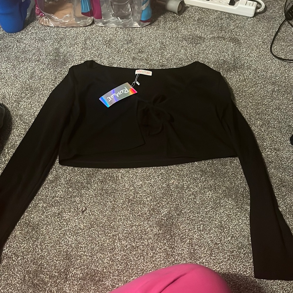 Never worn crop top black ties and open in front size large